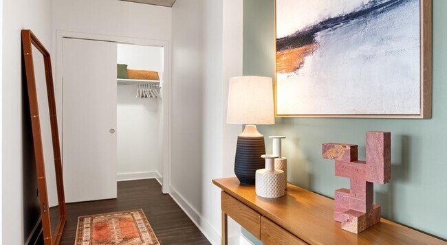 Building Photo - 2 bedroom in Chicago IL 60654