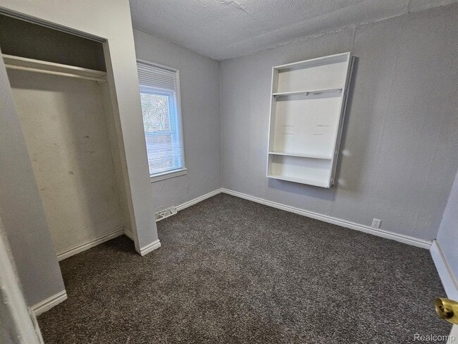 Building Photo - 6828 Meadow Ave