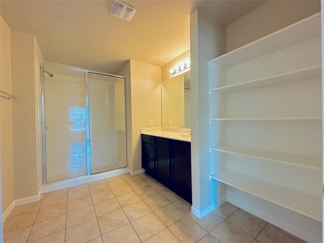 Building Photo - 708 Kaluga Trl