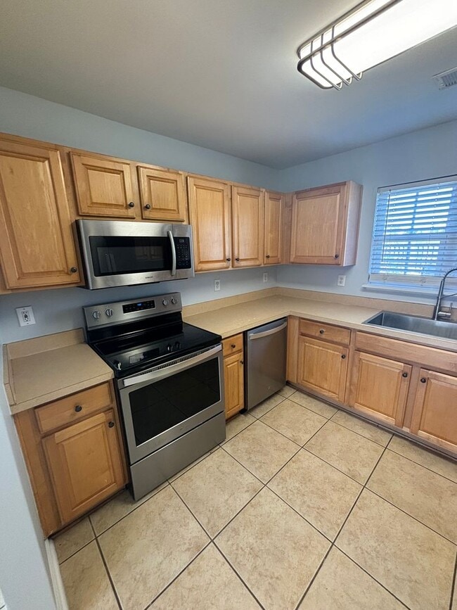 Building Photo - 4897 Southgate Pkwy