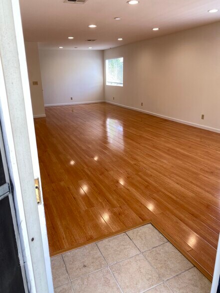 Building Photo - 308 E Valencia Ave