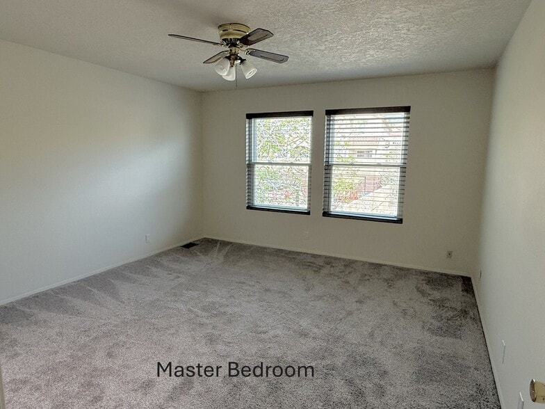 Building Photo - 5204 Edwards Dr NE
