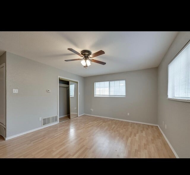 Building Photo - 5320 Lovell Ave