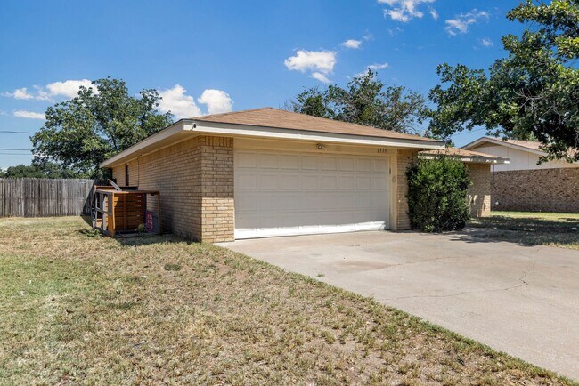 Building Photo - 6935 Amber Dr