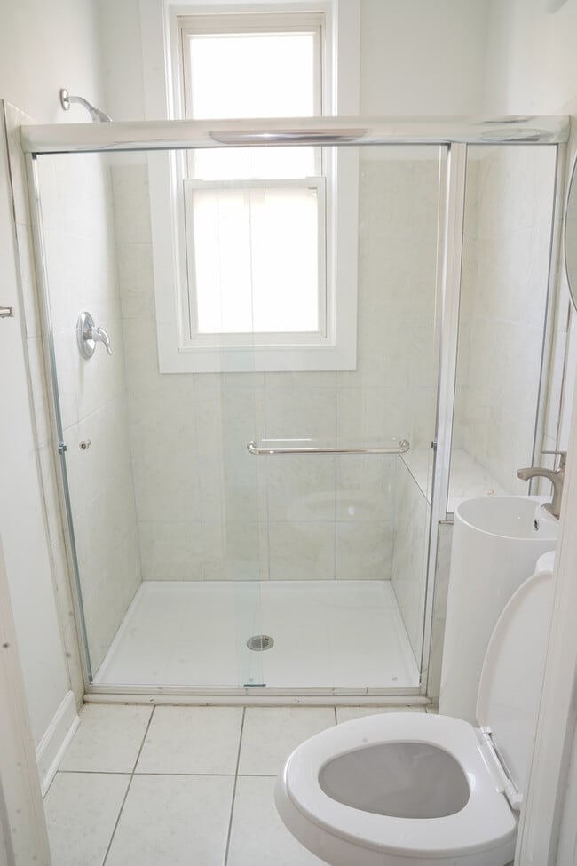 Building Photo - 154 N Lamon Ave