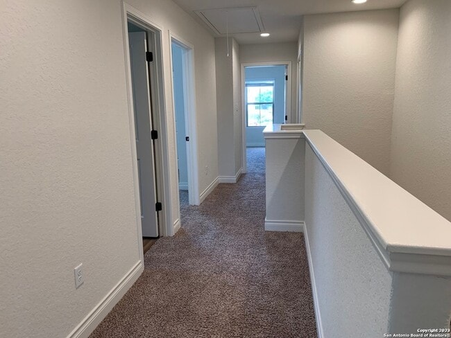 Building Photo - 333 Untermaier St