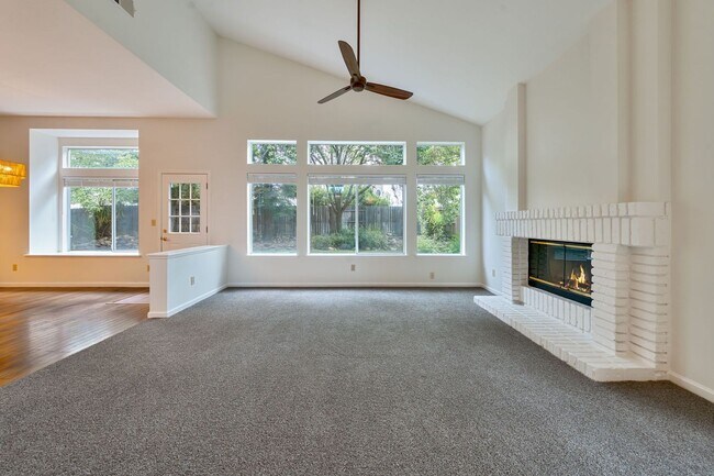 Building Photo - Updated 3 Bedroom Home with 3-Car Garage i...