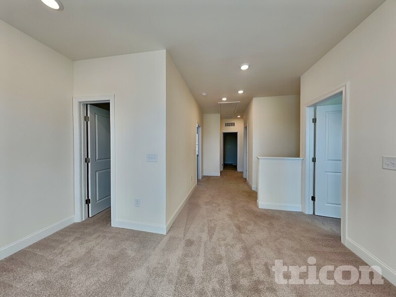 Building Photo - 402 Porterfield Dr