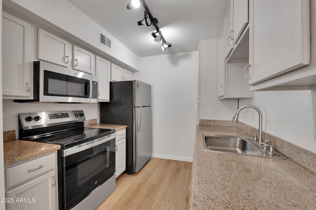 Building Photo - 3500 Hayden Rd