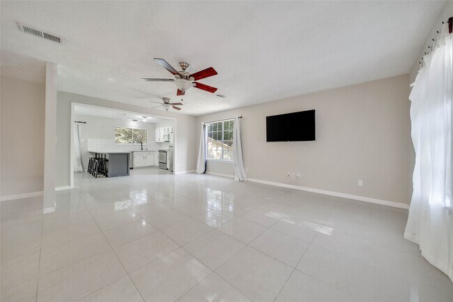 Building Photo - 2603 Rosewood Pl