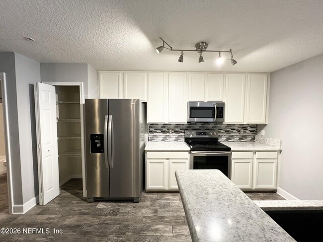 Building Photo - 7058 Snowy Canyon Dr