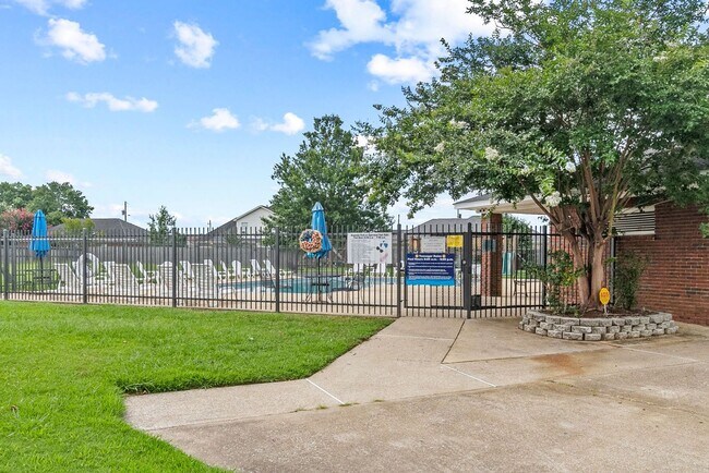 Building Photo - Nice 3 Bed 2 Bath Home! Available Now!