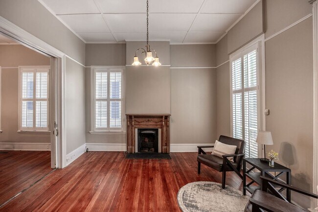 Building Photo - Downtown home walking distance to Mercer L...