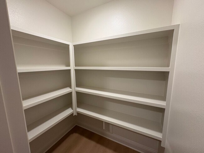 Building Photo - 368 Mary Cir