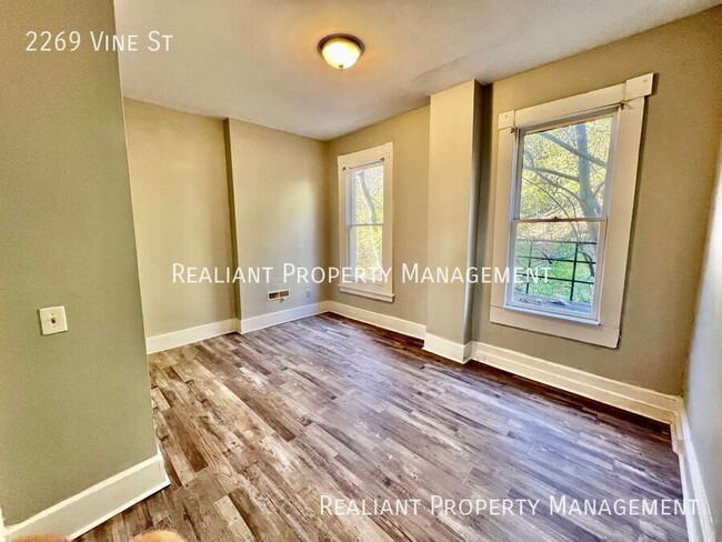 Building Photo - Spacious & Charming Townhouse in the Heart...