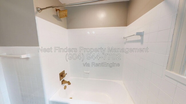 Building Photo - 2215 Larchmont Rd