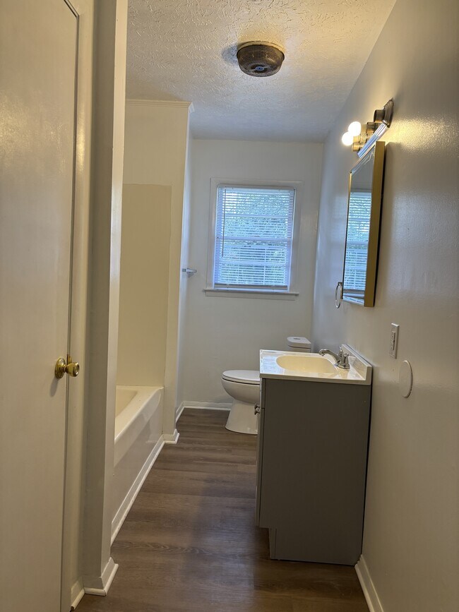 Building Photo - 4946 Robin St