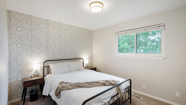 Building Photo - 423 W 1640 S