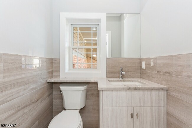 Building Photo - 8 Gregory Rd