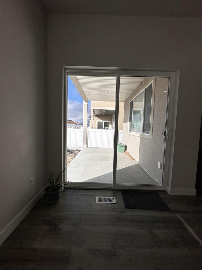 Building Photo - 121 N Independence Way