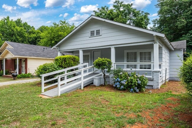 Building Photo - Stylish 4BR/2BA Home in Tuscaloosa – Moder...
