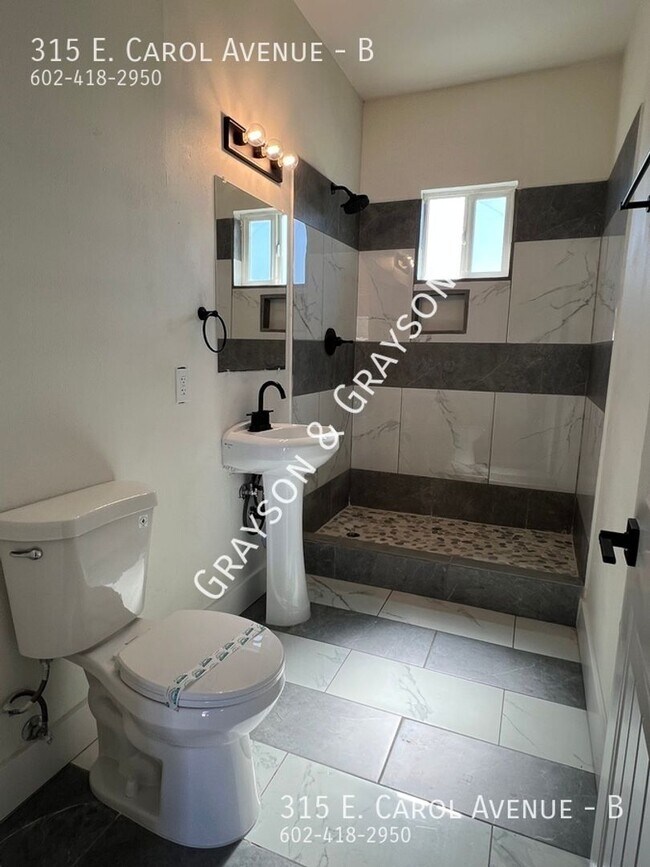 Building Photo - 315 E Carol Ave