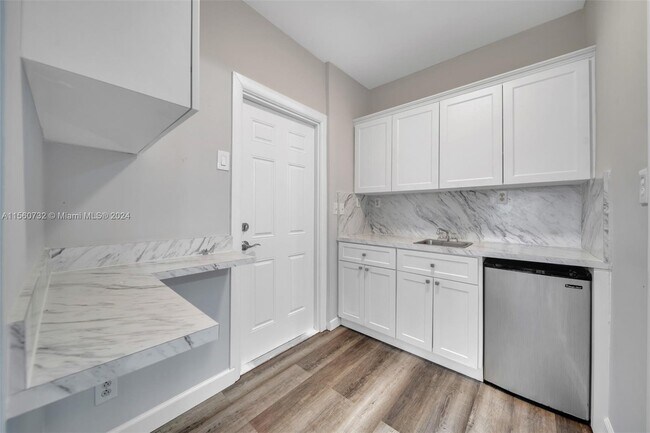 Building Photo - 8275 SW 41st St