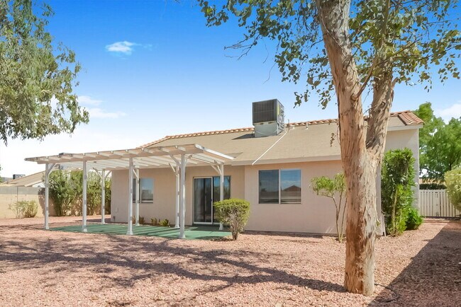 Building Photo - 390 Lombardy Cir