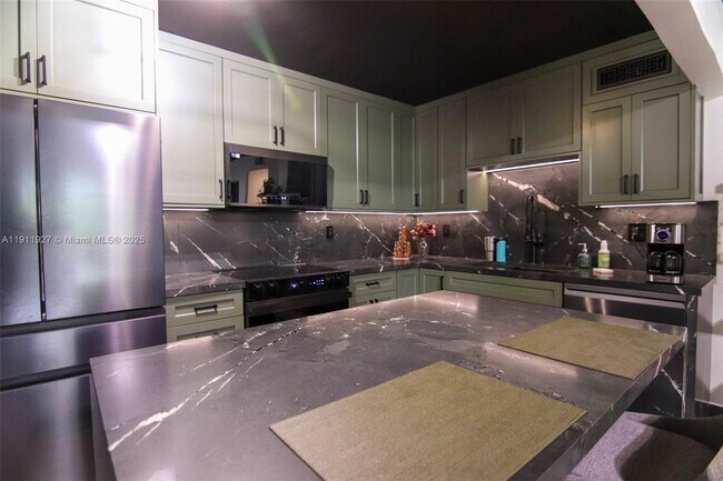 Building Photo - 6801 Indian Creek Dr