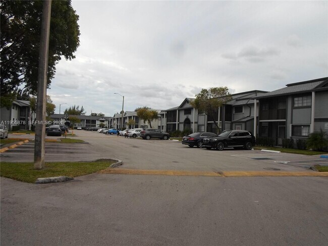 Building Photo - 20760 NE 4th Ct