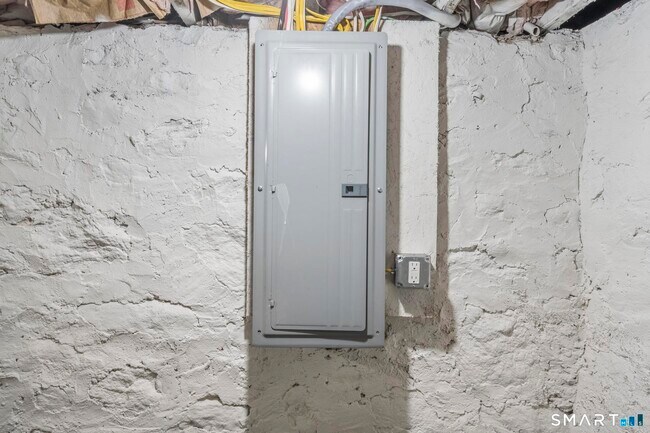 Building Photo - 93 Sunnyside Ave