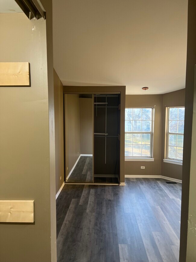 Building Photo - 820 Dracut Ln