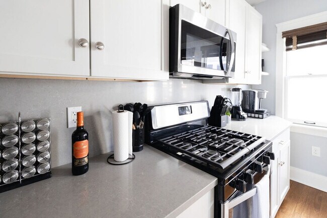 Building Photo - 1501 E 105th St