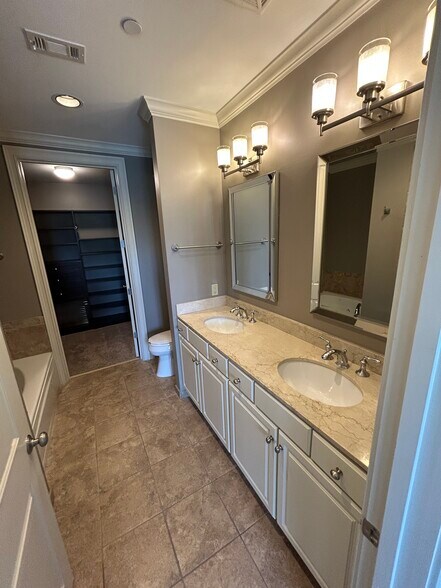 Building Photo - 5194 Lexington Club Cv