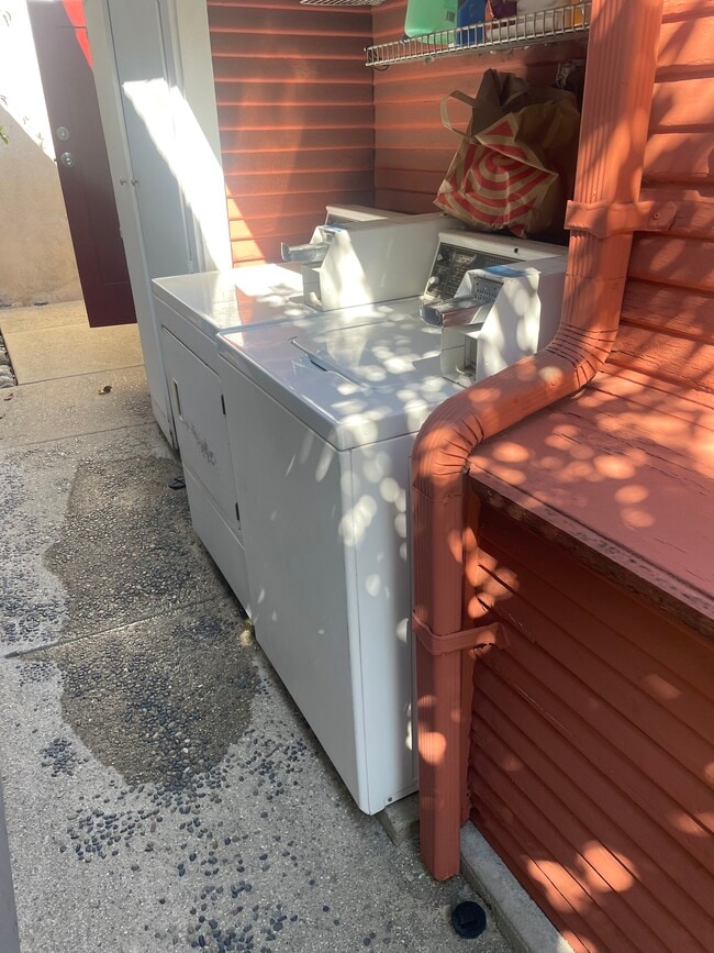 Coin Laundry - 407 Naranja Dr