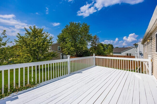 Building Photo - 3251 Foxpoint Dr