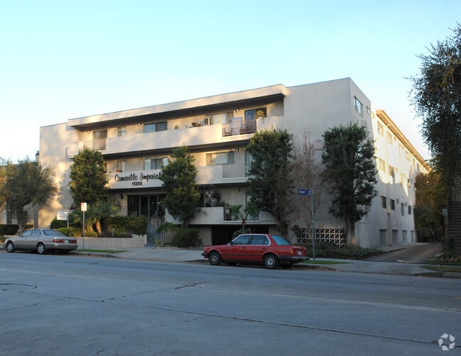 Building Photo - Camarillo lmperial