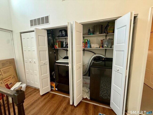 Building Photo - 85 Ledgebrook Dr