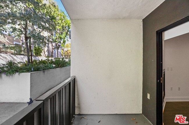 Building Photo - 11811 Darlington Ave