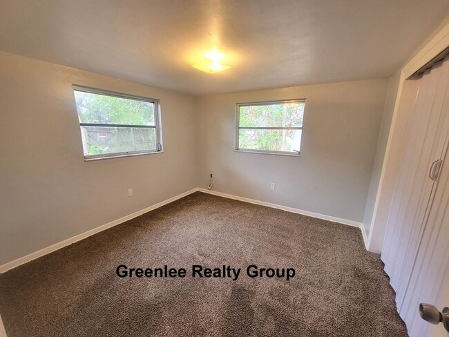 Building Photo - Spacious 2 Bed/ 1 Bath Triplex Apt. Trash and Lawn Included!