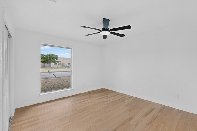 Building Photo - 11231 Pelican Dr