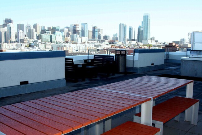 Building Photo - 300 Berry St