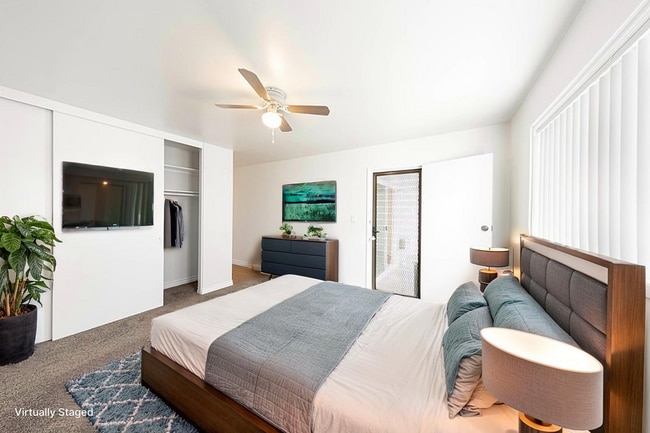 Building Photo - Updated 2 bed, 2 bath