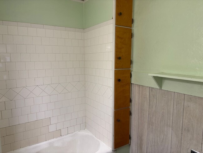 Building Photo - 1 Bedroom House with Loft