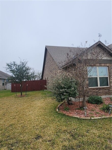 Building Photo - 4015 Dunlap Loop