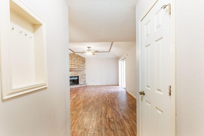 Building Photo - 6411 York Dr