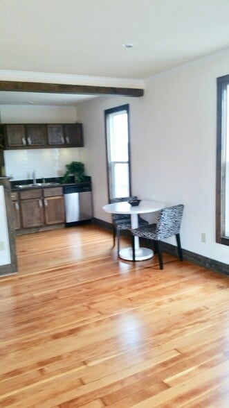 Building Photo - 224 N Dewey St