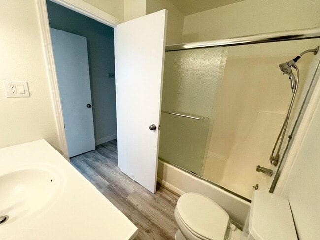 Building Photo - 82 Bromley Ct