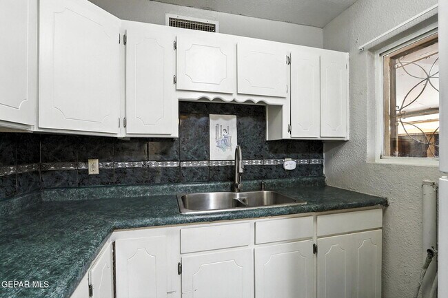 Building Photo - 115 Miller Cir