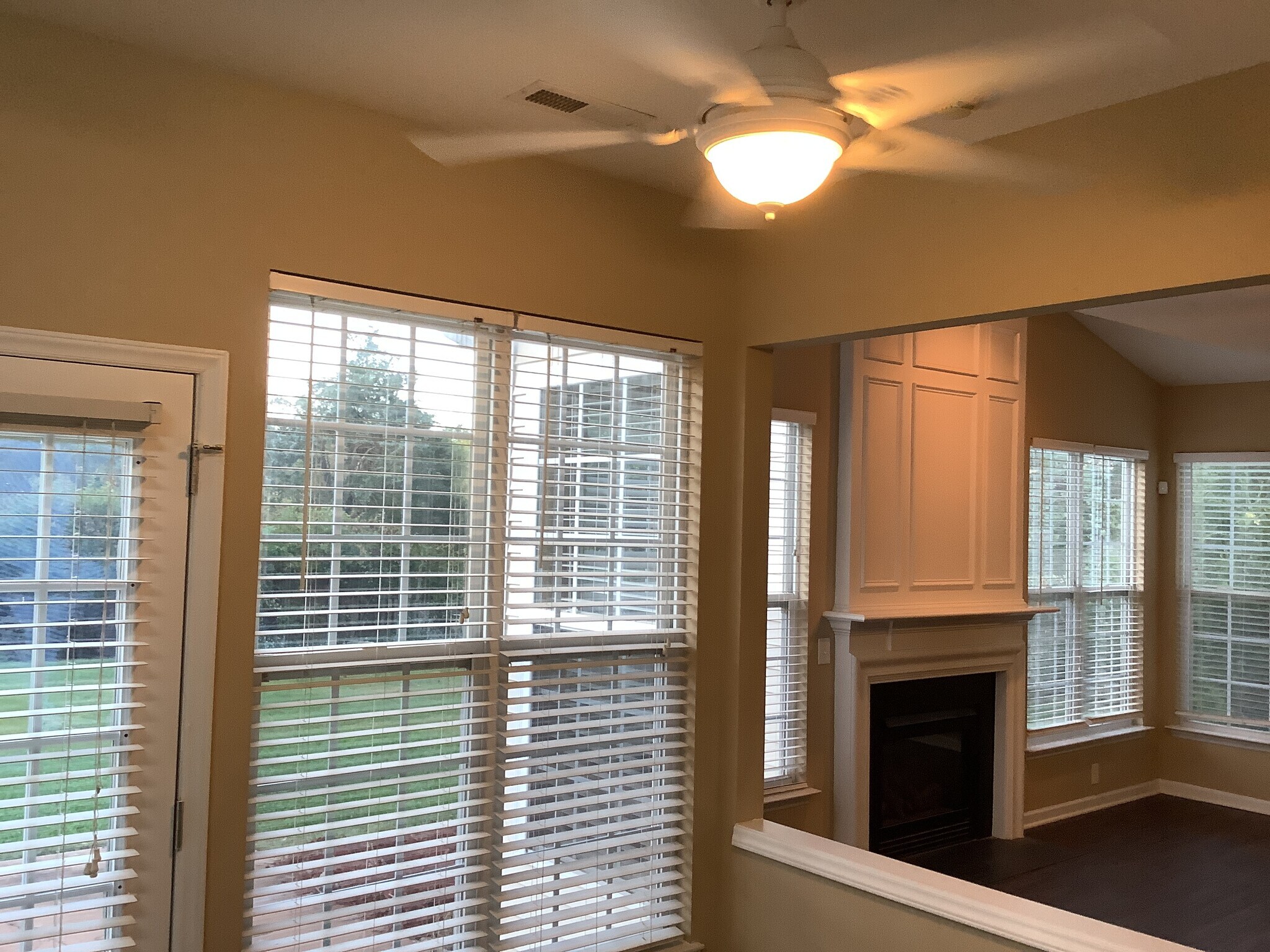 Building Photo - 1432 Cantwell Ct